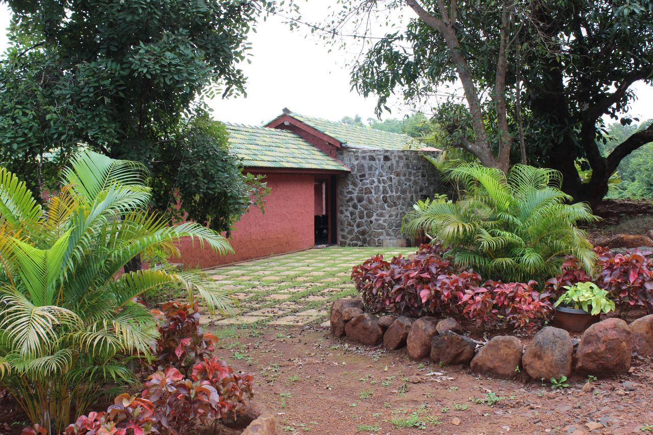 Cherilyn Monta Resort - Ratnagiri Vatul Kültér fotó