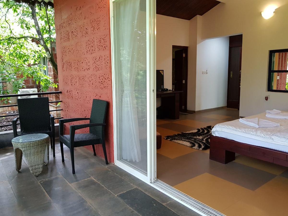 Cherilyn Monta Resort - Ratnagiri Vatul Kültér fotó