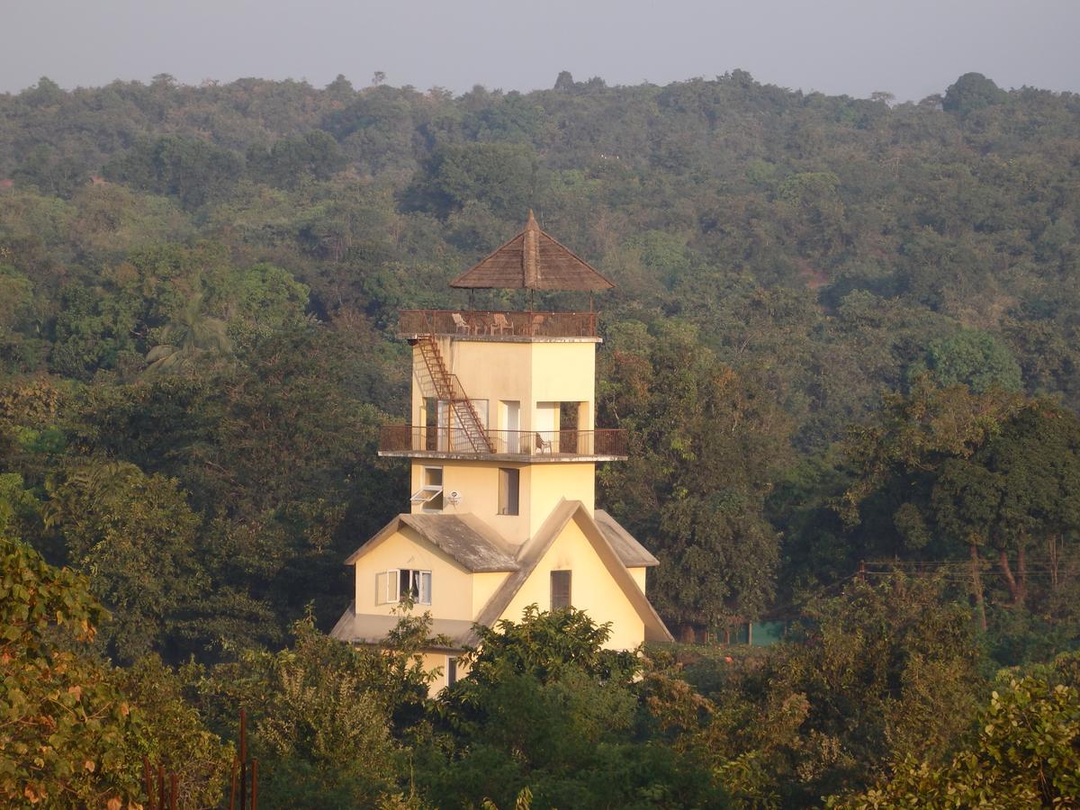 Cherilyn Monta Resort - Ratnagiri Vatul Kültér fotó