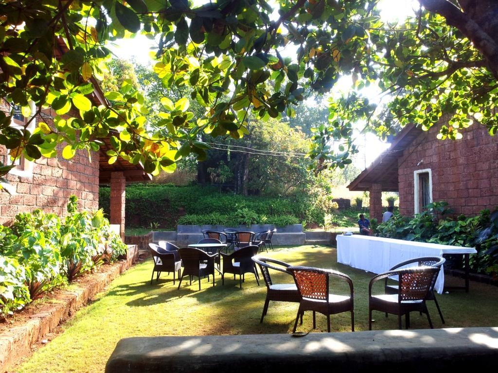 Cherilyn Monta Resort - Ratnagiri Vatul Kültér fotó